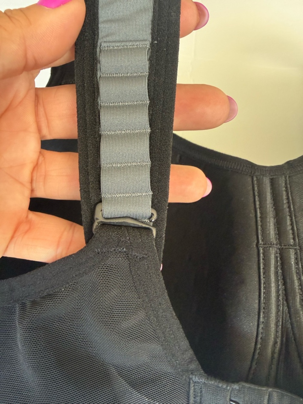 LIVI Everyday Support Sports Bra - Charcoal Gray - Picture 4 of 6